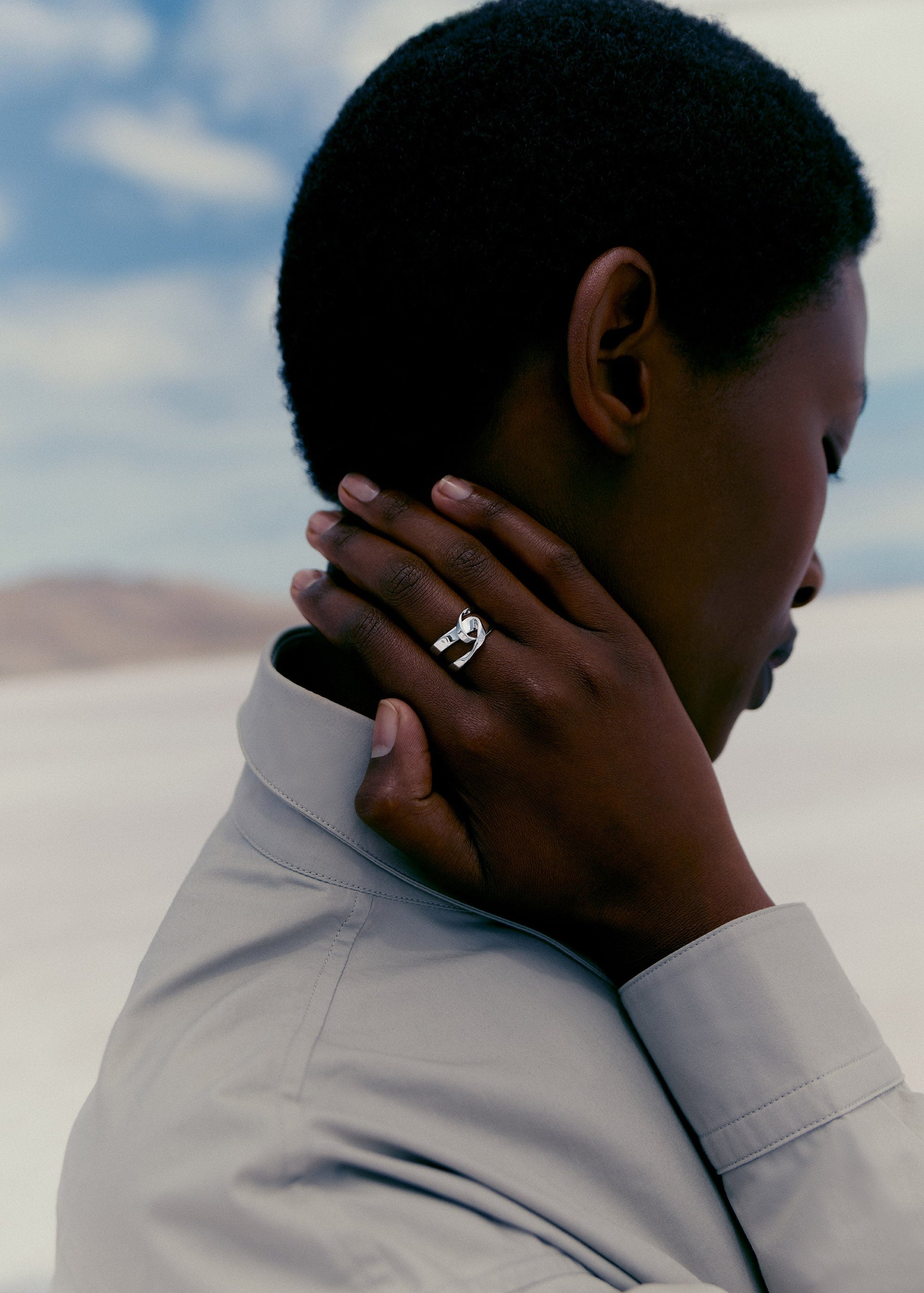 Éole-ring​ - forsølvet med rhodineret messing