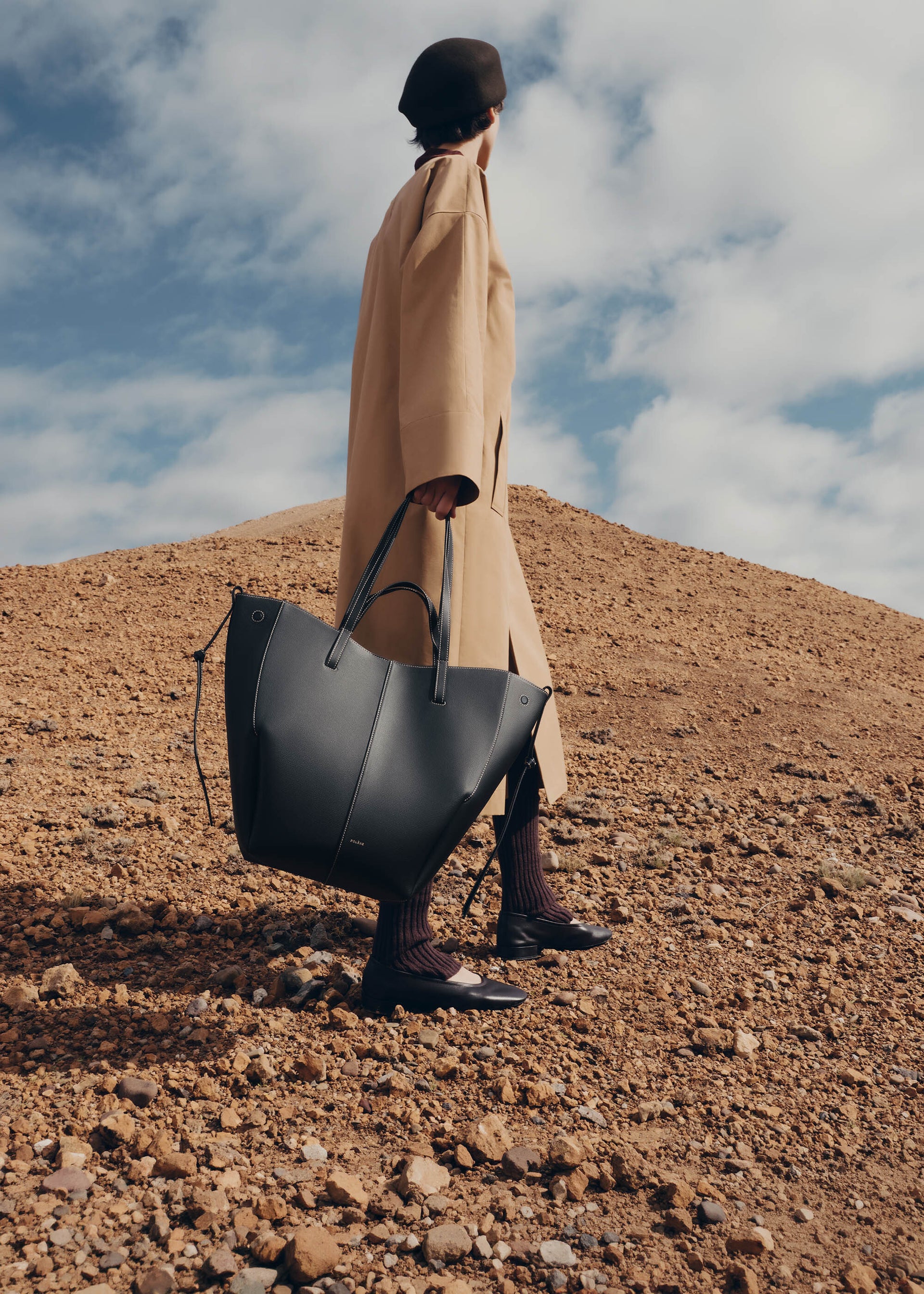 Cyme Tote - Sort Kornet med Råhvide Syninger