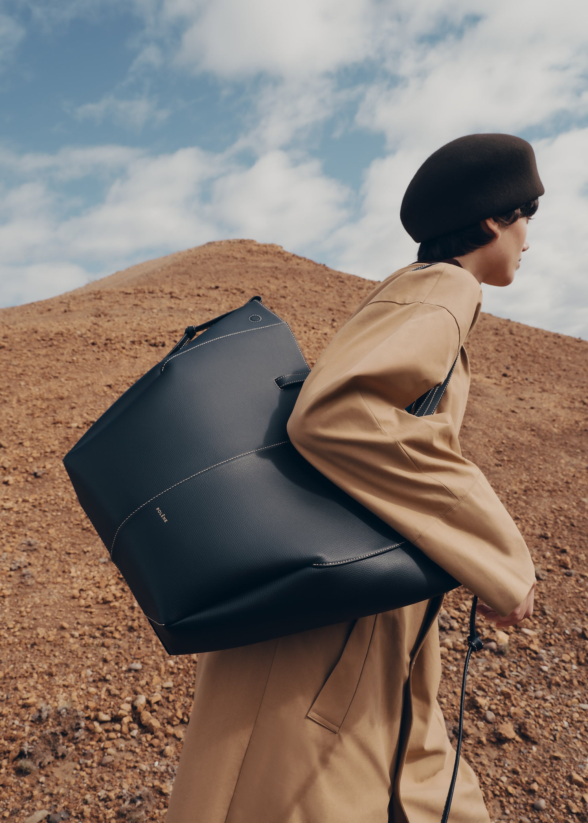 Cyme Tote - Sort Kornet med Råhvide Syninger