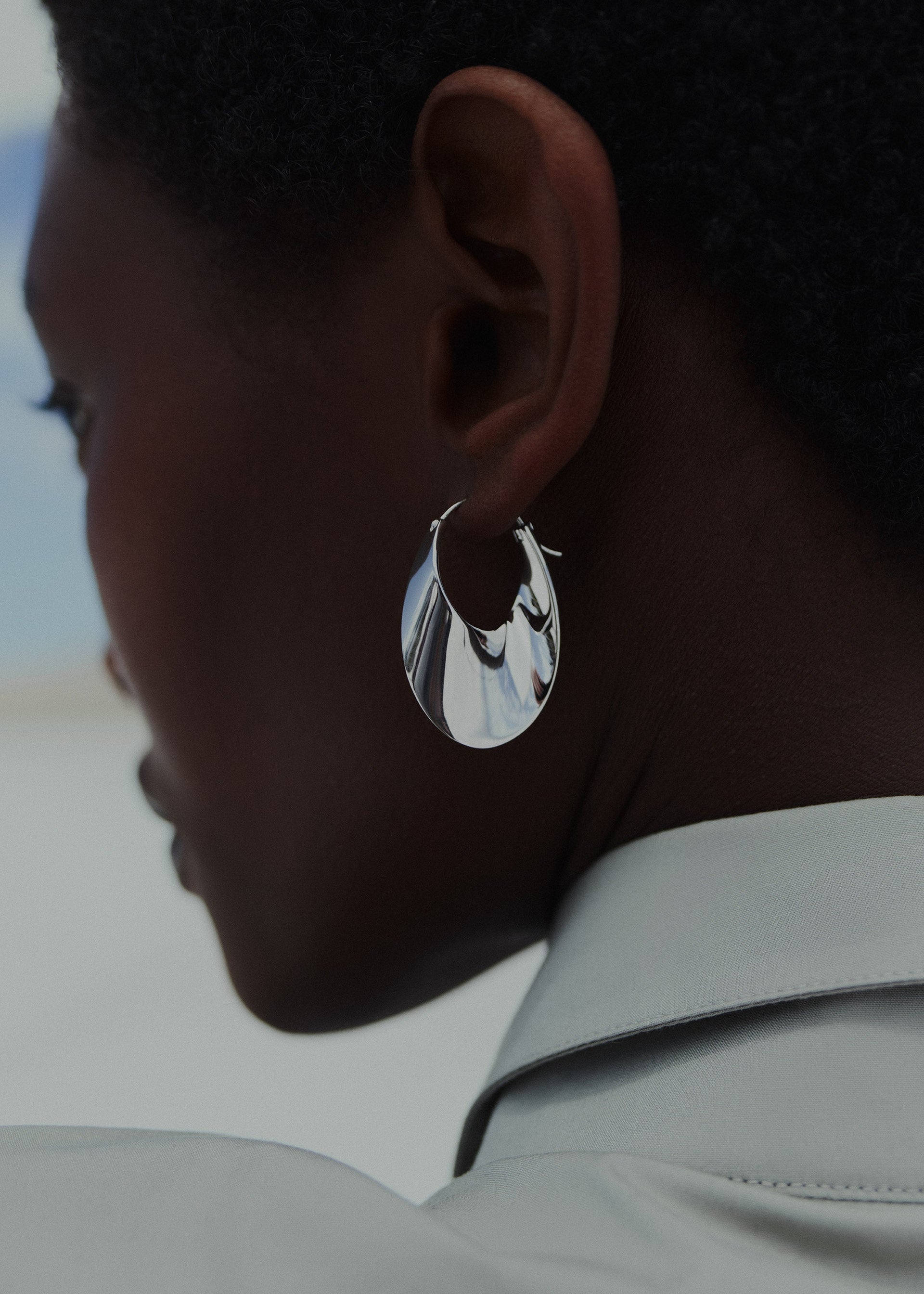 Tynde Éole-hoops - forsølvet med rhodineret messing