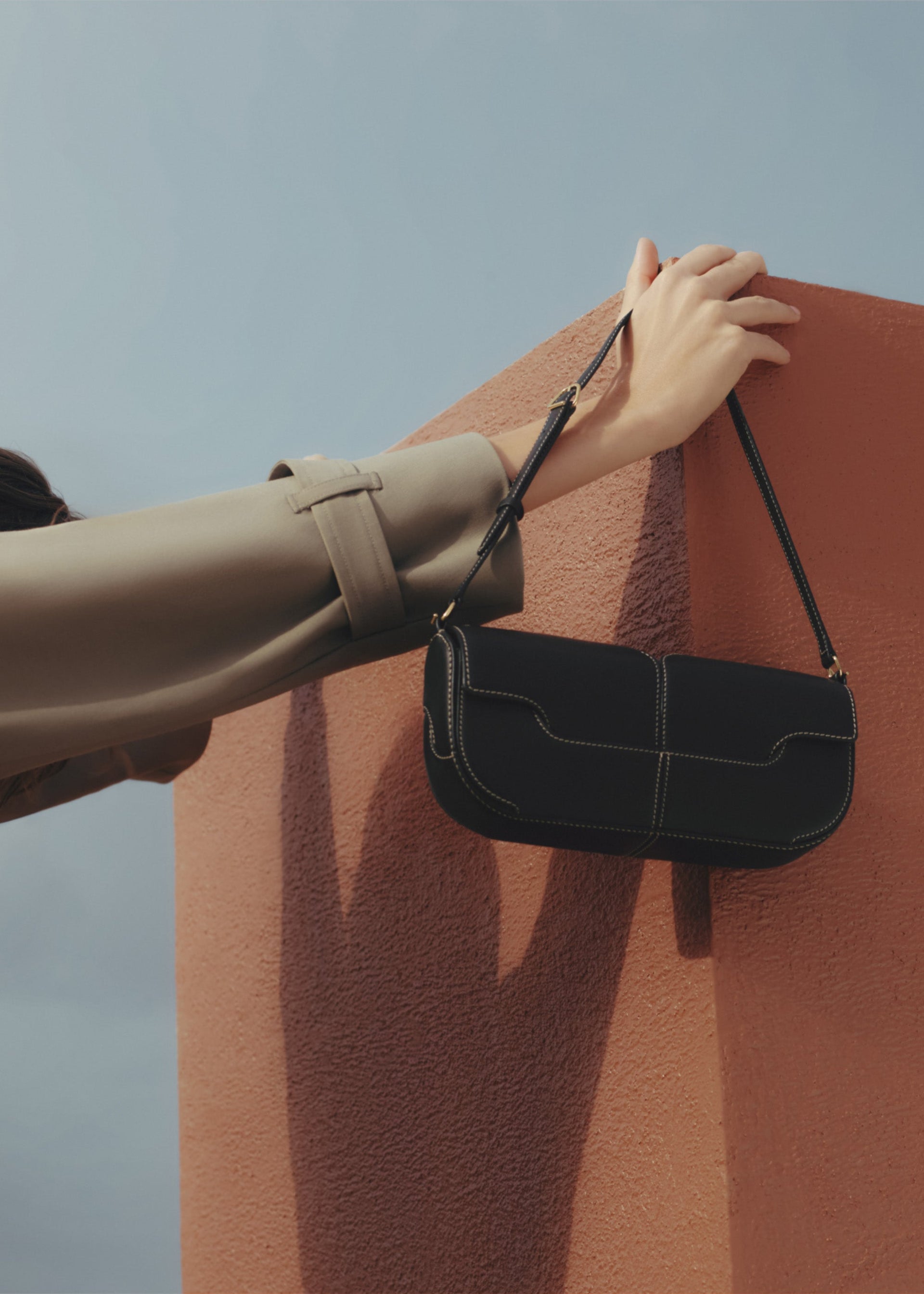 Osmo - Sort Glat med råhvide sømme