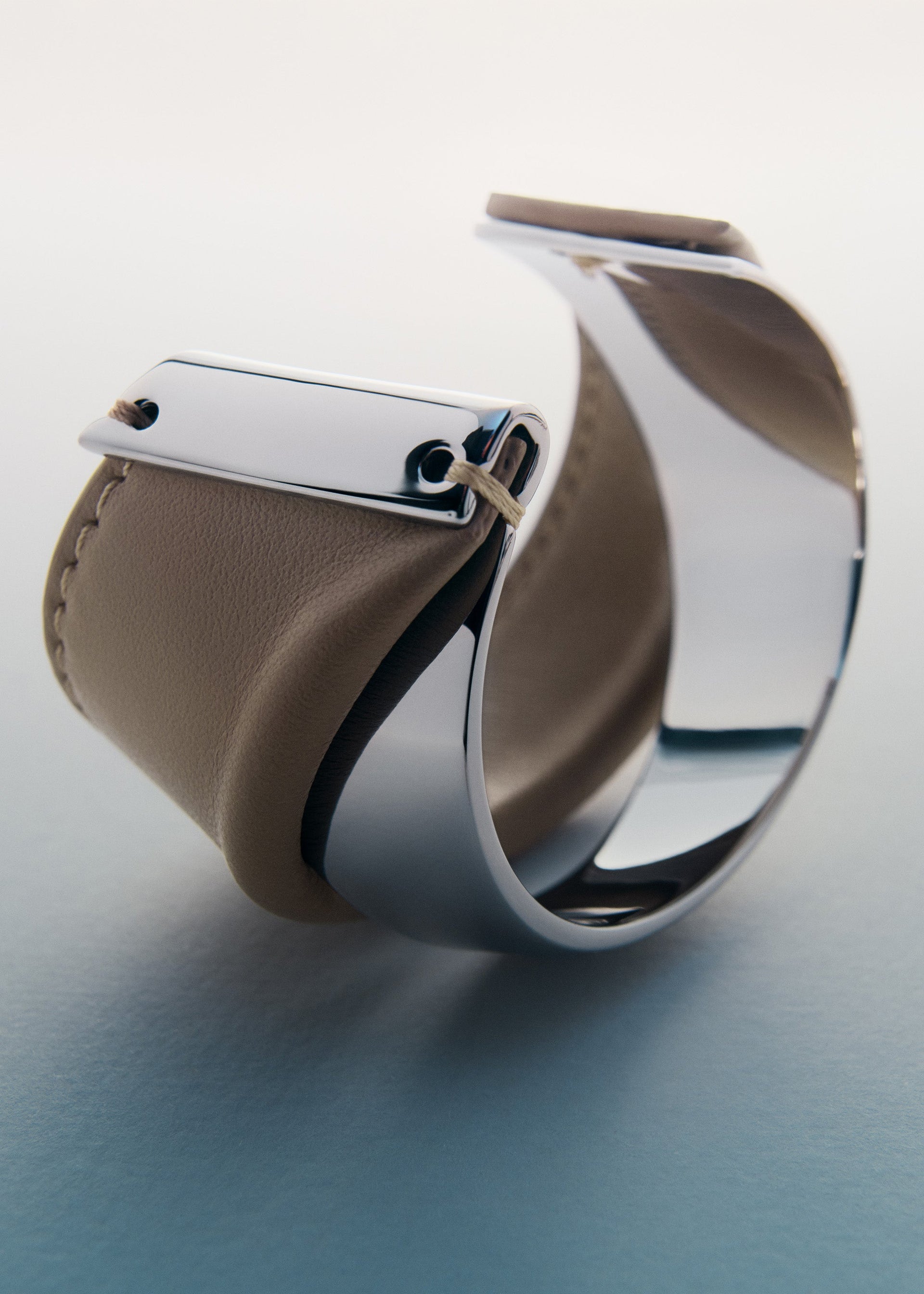 Ormé Cuff - Silver in rhodium with Taupe Leather