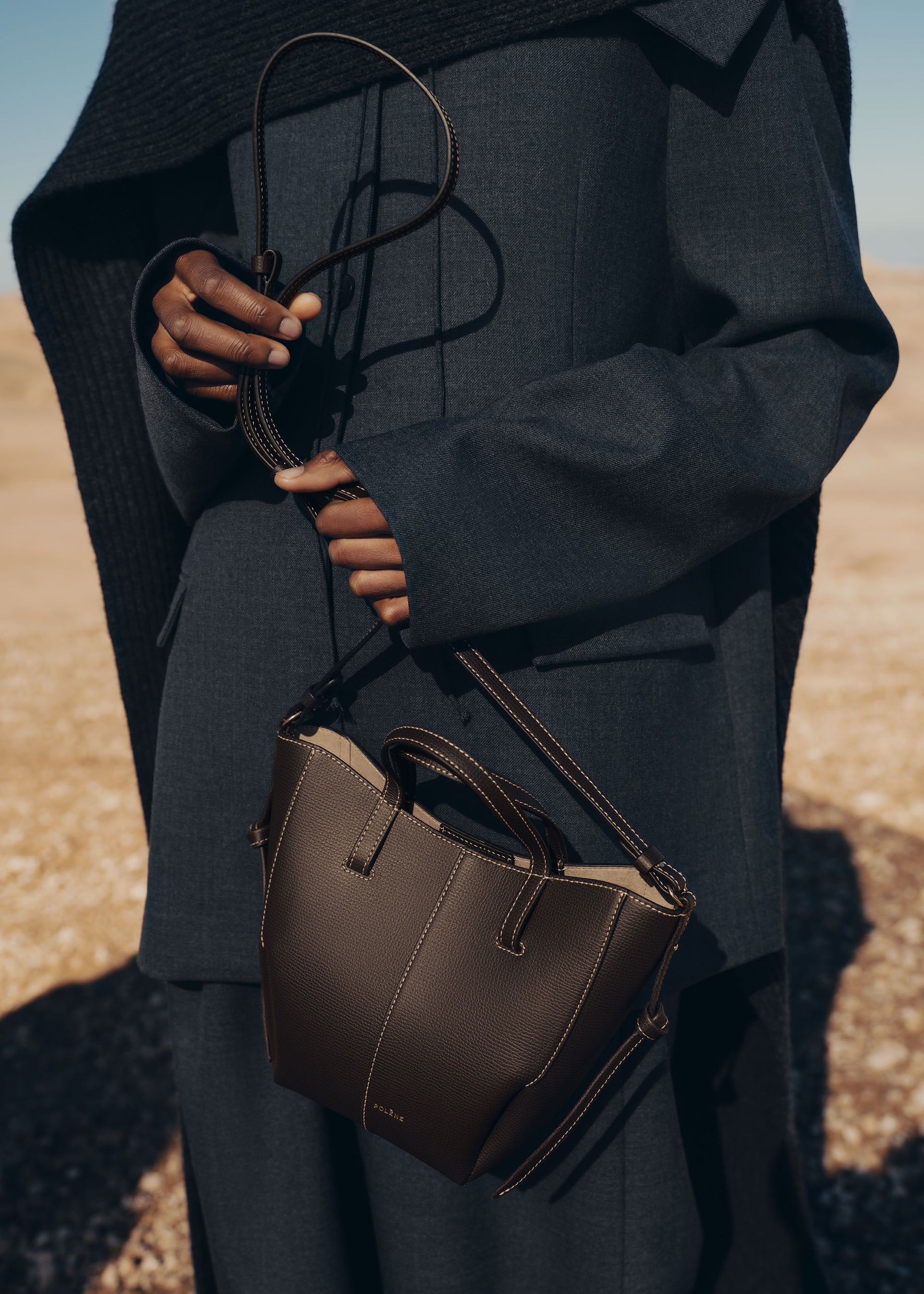 Cyme Tote Nano - Ibenholt Kornet