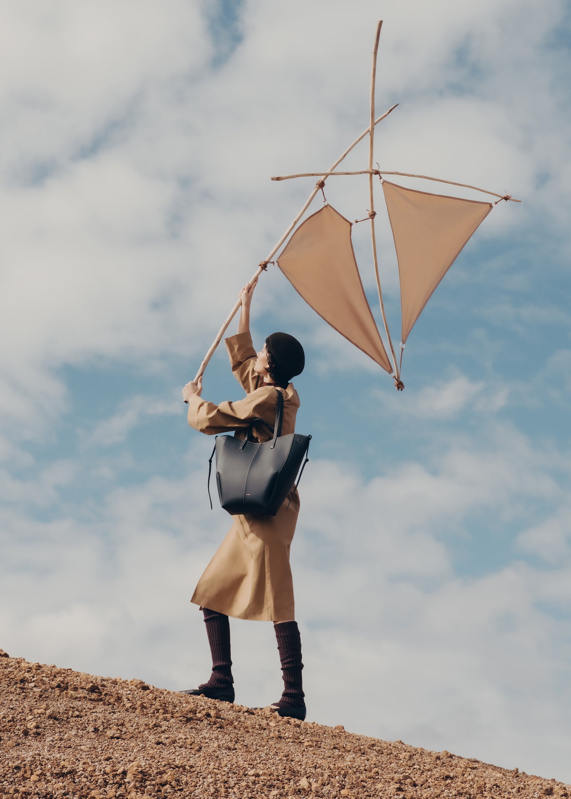 Cyme Tote - Sort Kornet med Råhvide Syninger