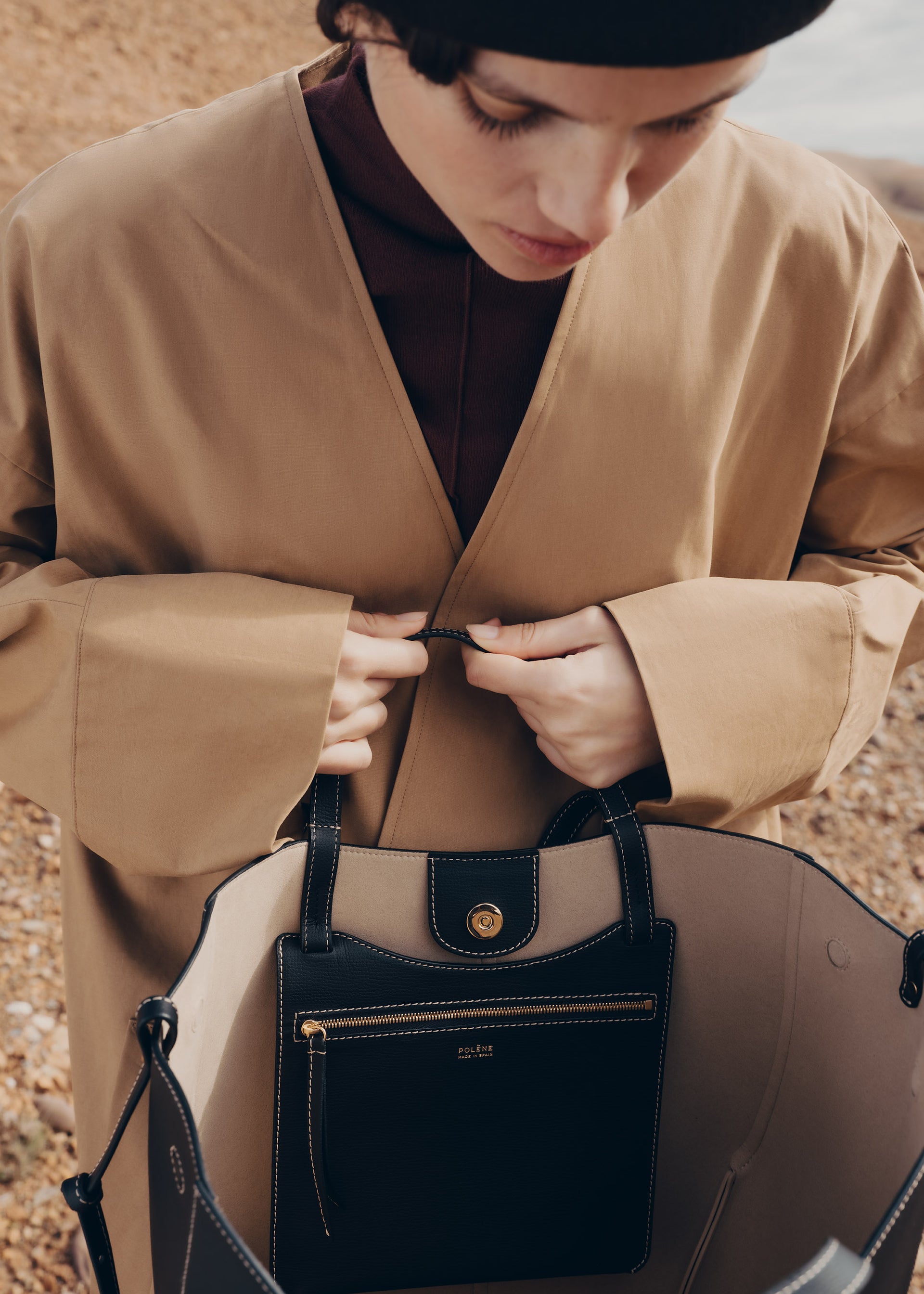 Cyme Tote - Sort Kornet med Råhvide Syninger