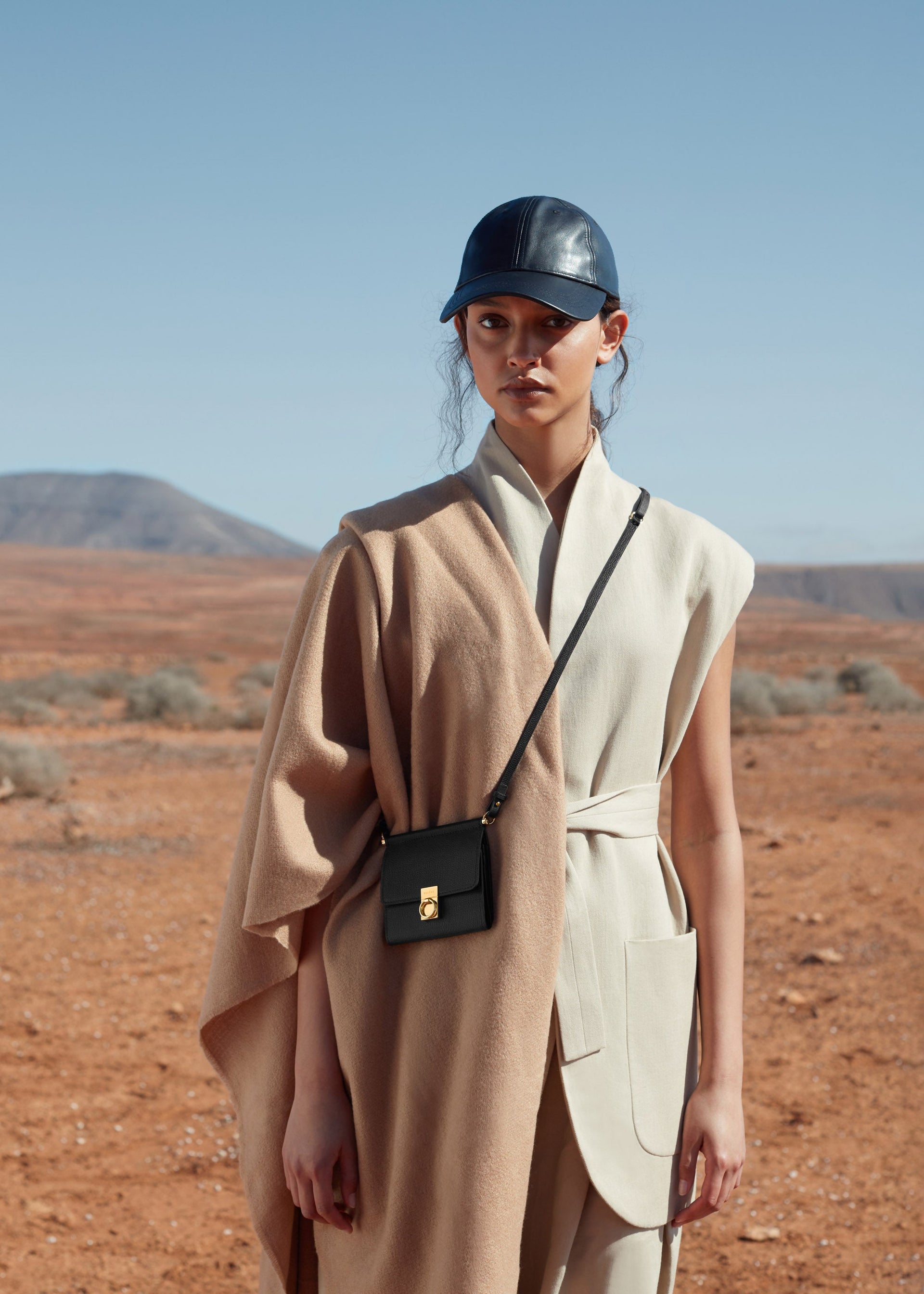 Numéro Sept-tegnebog, Rem - Sort Kornet